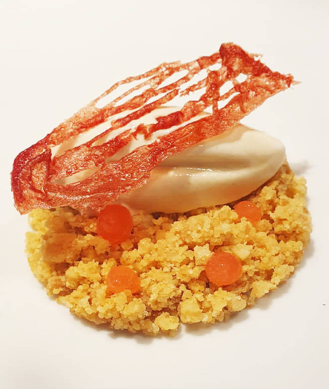 Bavarese di pastiera al grano cotto e fiori d’arancio con frolla alla vaniglia salata, sorbetto al limone e avocado.